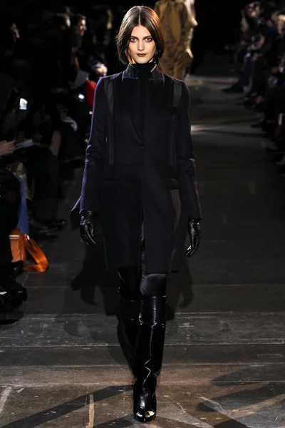Look 27